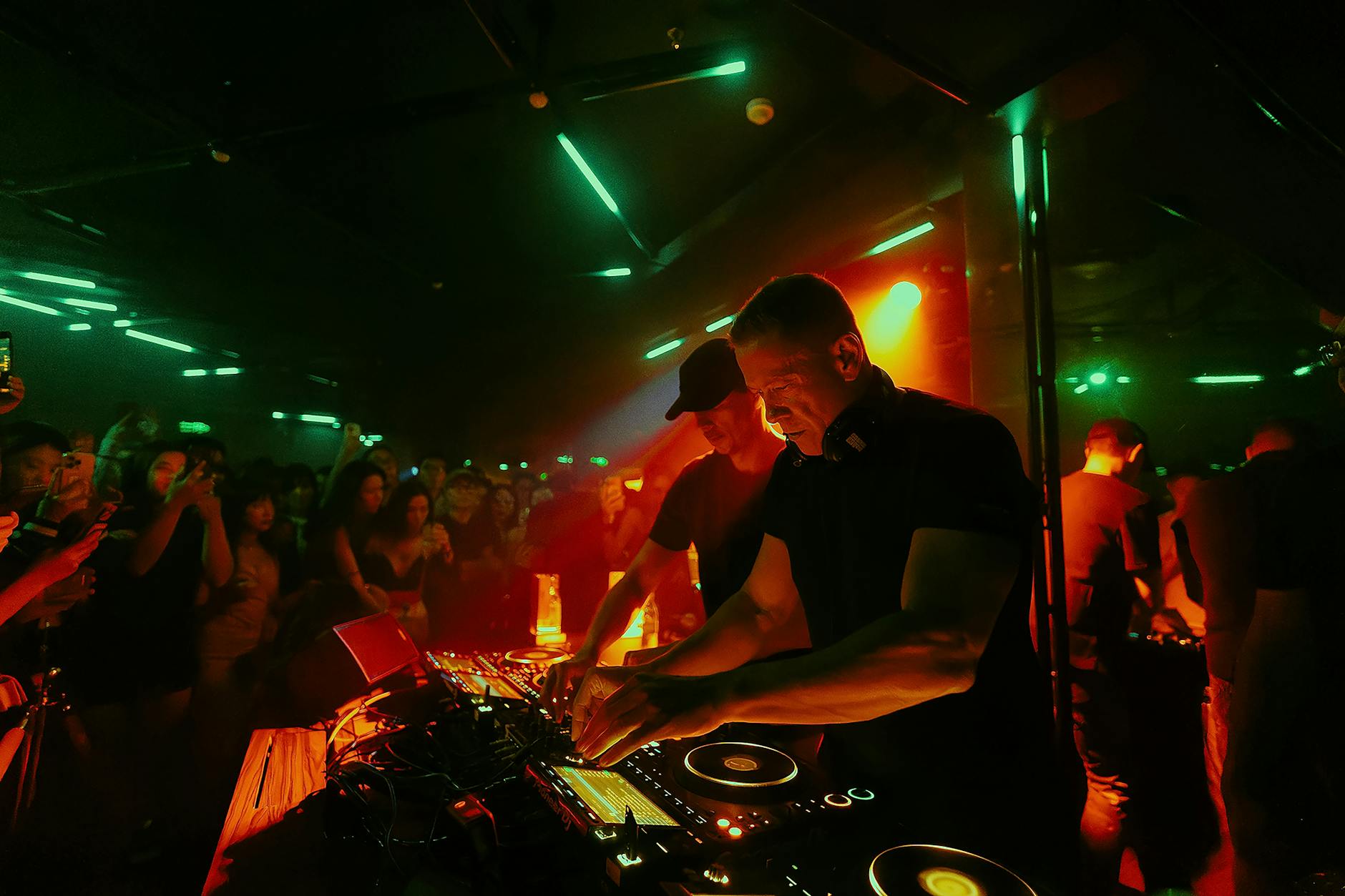 Best DJ Controllers Under 1000 in Canada 2026