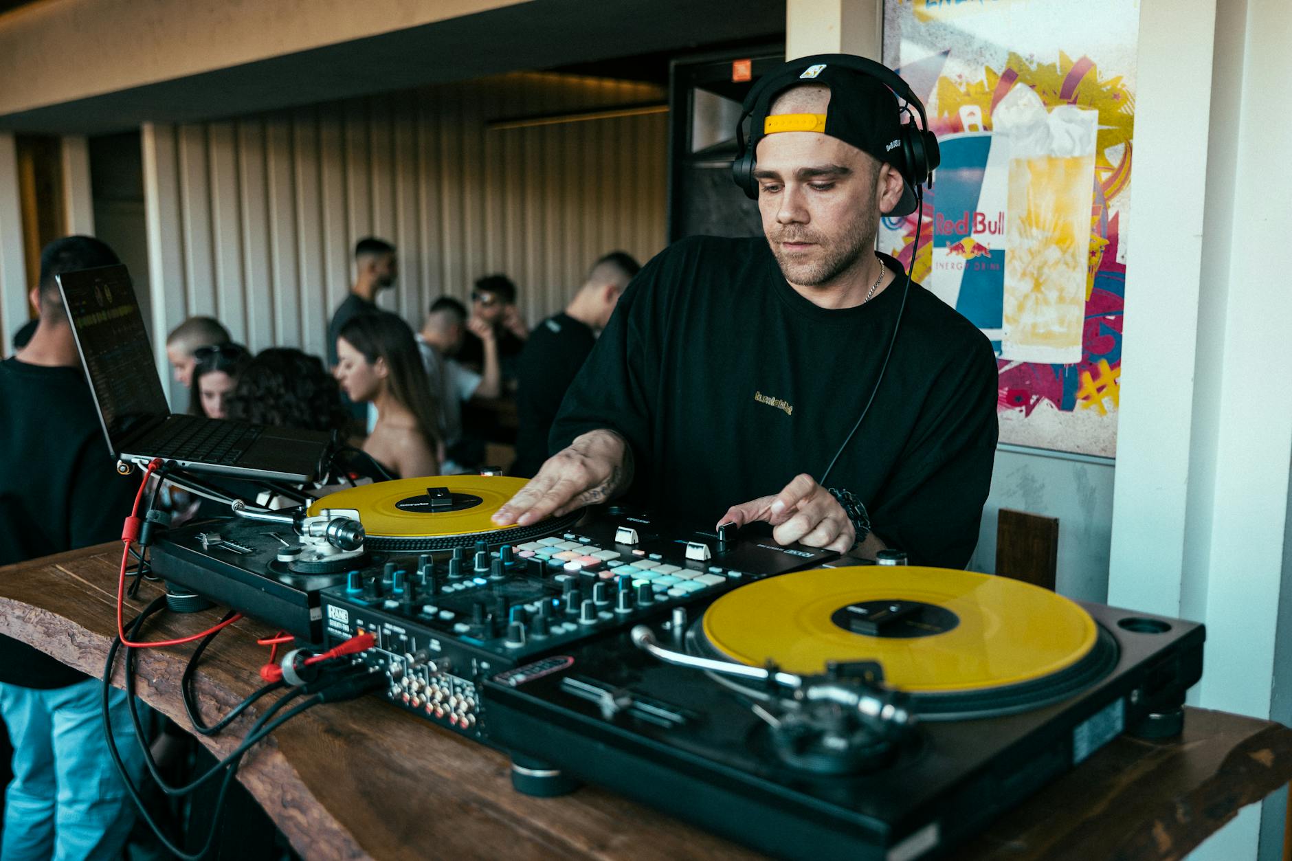 How to Use Effects and Loops in a Live DJ Set