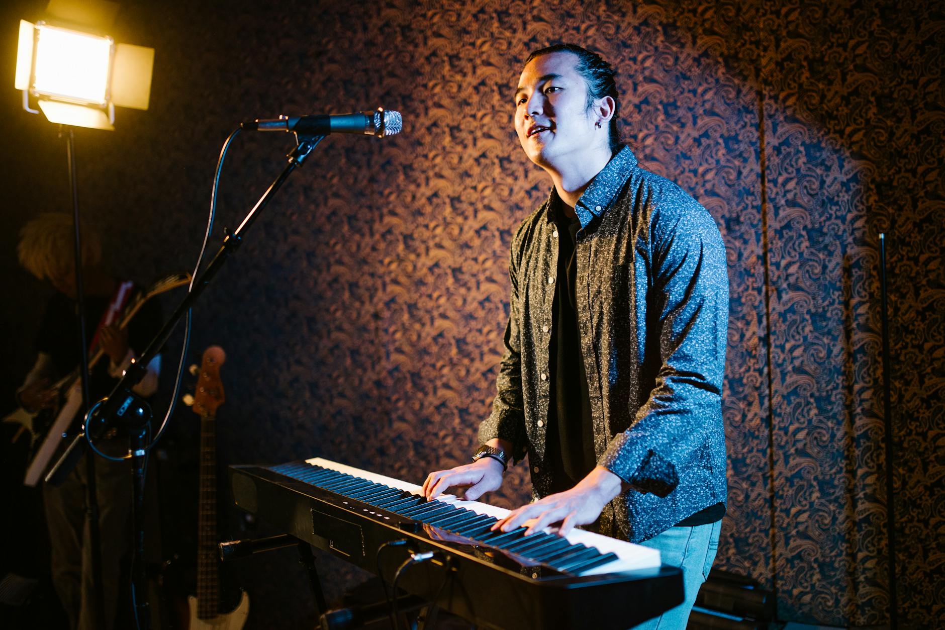 Best Electric Pianos Under $300 in Canada 2026
