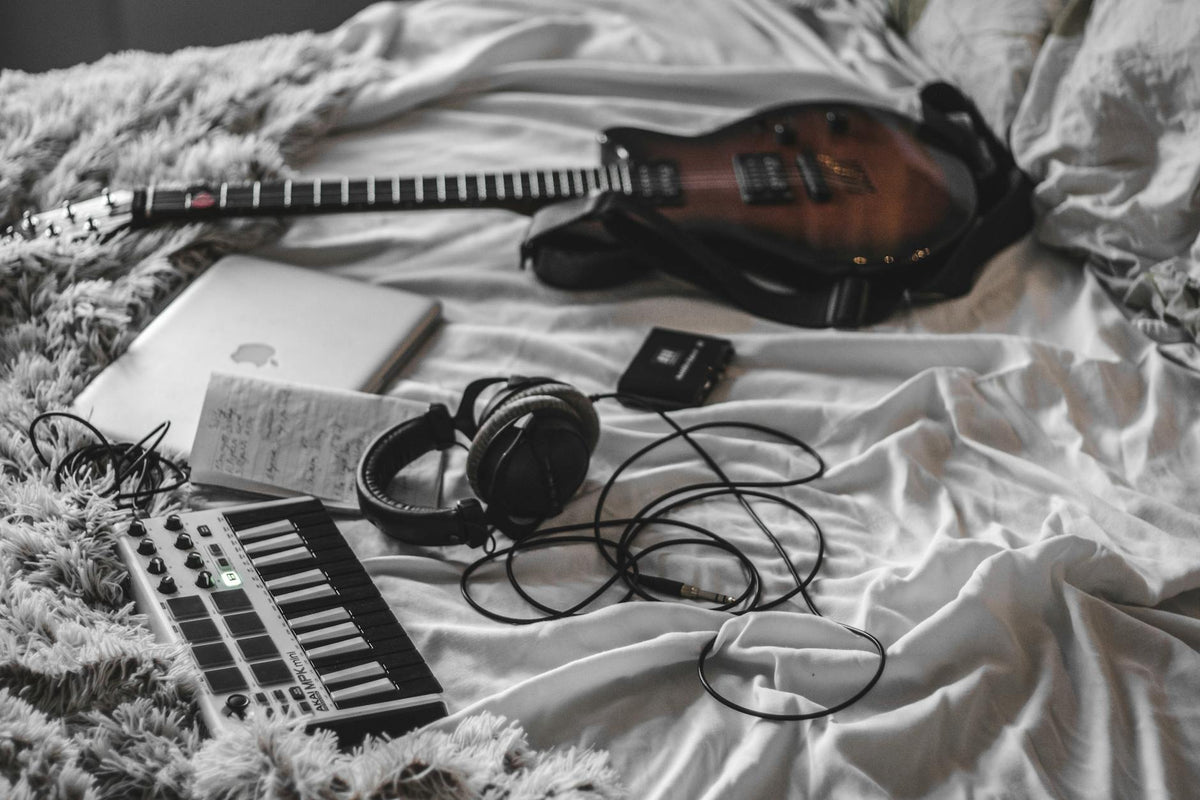 Complete Singer-Songwriter Gear Guide: Everything You Need in Canada 2026