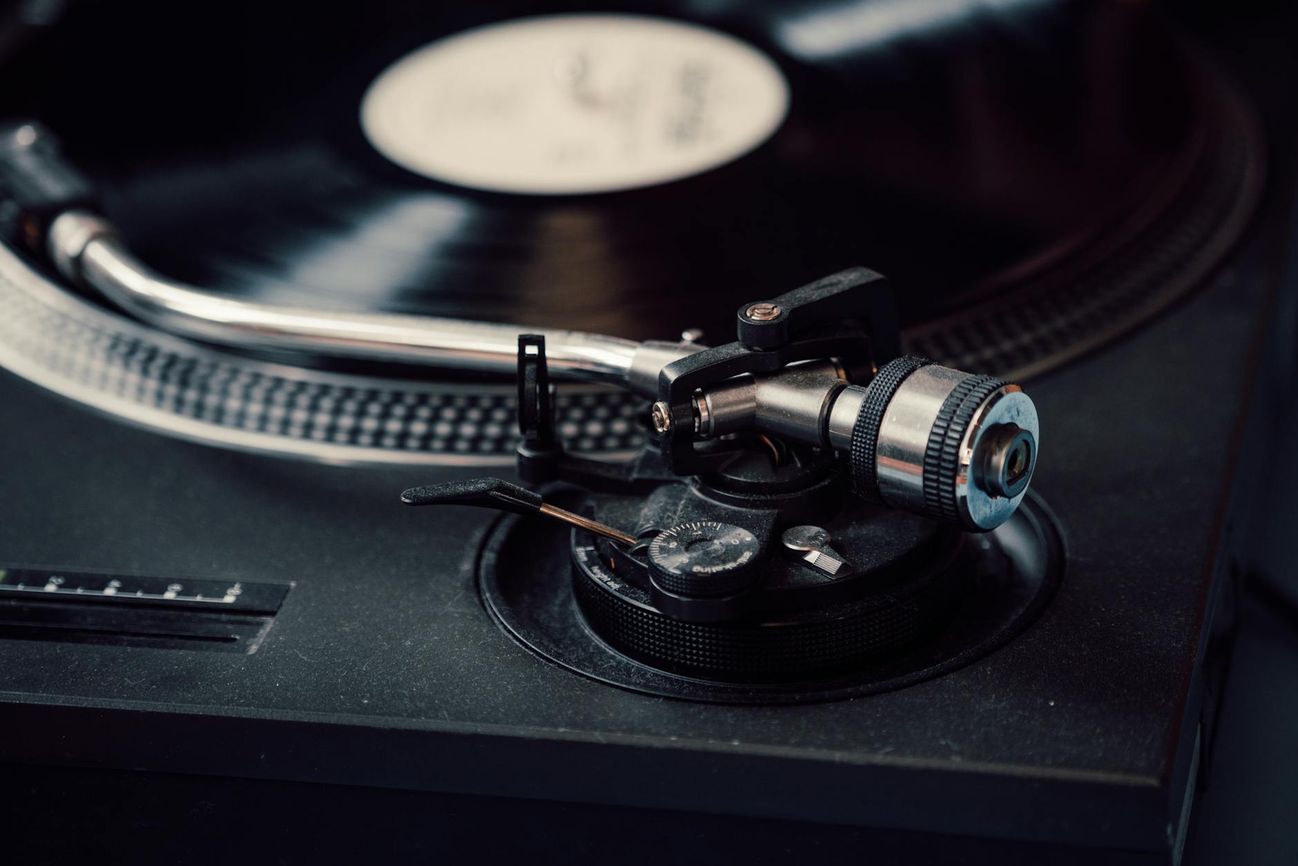 Best Record Players Under $500 in Canada 2026