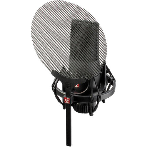SE Electronics ISOPACK Shockmount and Pop Filter for X1 Series and SE2200 – three-quarter right view