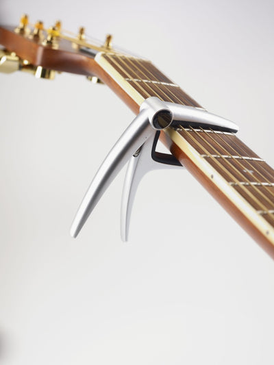 K&M K&M 30900 Chrome Guitar Capo