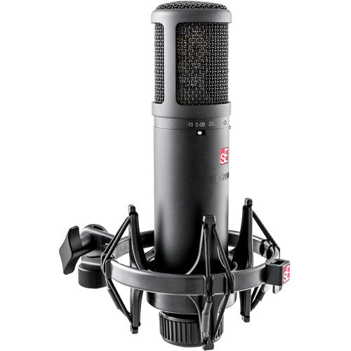 SE Electronics SE2200 Large Diaphragm Cardioid Condenser Mic with Shockmount & Filter – three-quarter left view