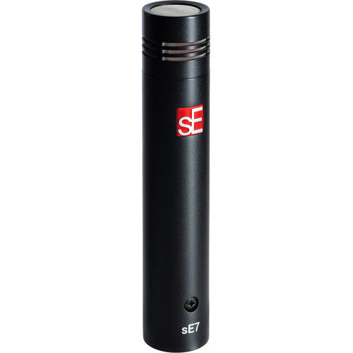 SE Electronics SE7 Small Diaphragm Cardioid Condenser Microphone with Clip – three-quarter right view
