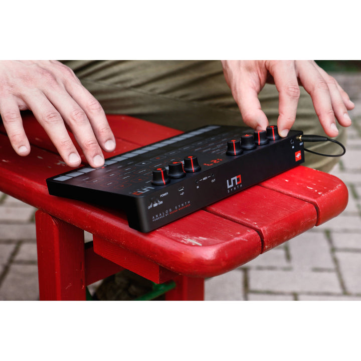 IK Multimedia UNO Synth