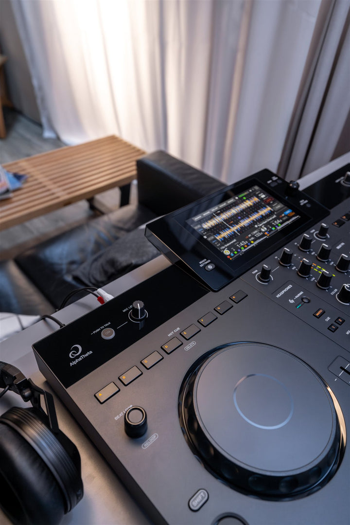 AlphaTheta XDJ-AN - lifestyle 12