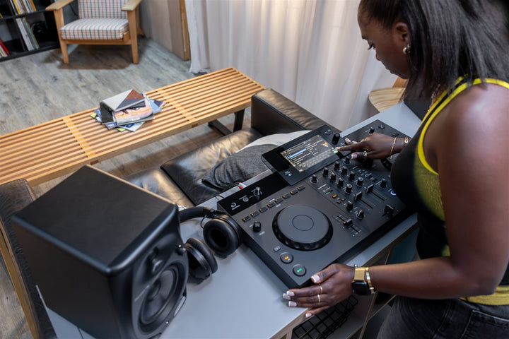 AlphaTheta XDJ-AN - lifestyle 18