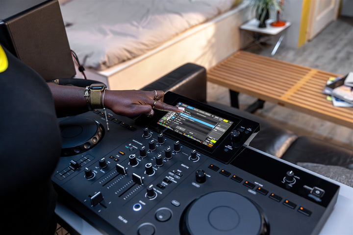 AlphaTheta XDJ-AN - lifestyle 22