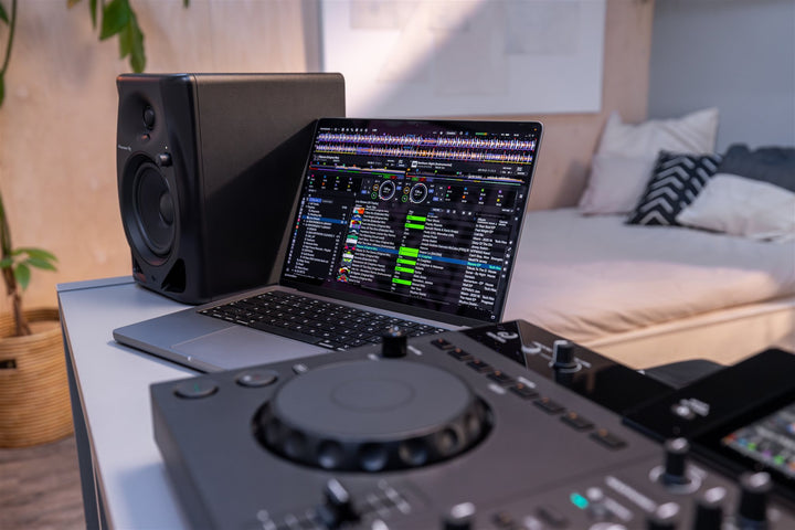 AlphaTheta XDJ-AN - lifestyle 29