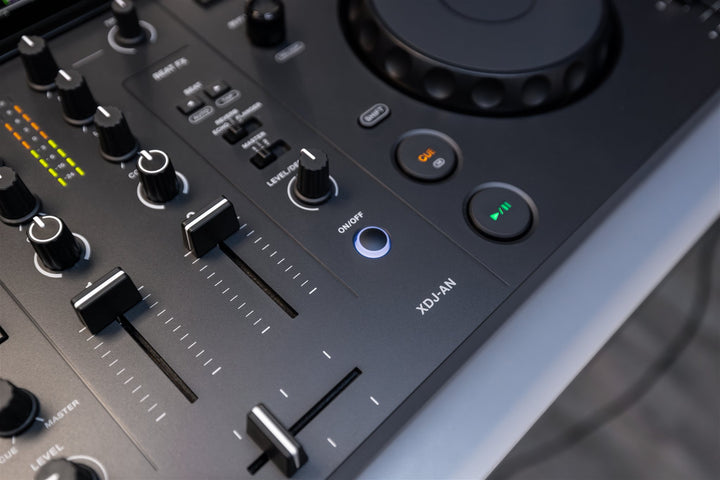 AlphaTheta XDJ-AN - lifestyle 30