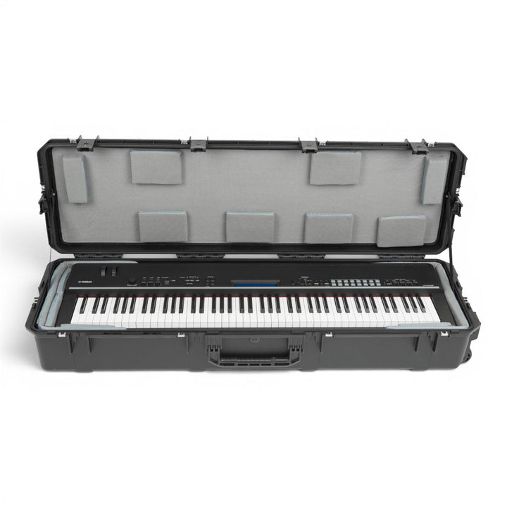 SKB SKB iSeries 5616-9 Narrow 88-note Keyboard Case (Black / Padded Liner) - Instrument Cases