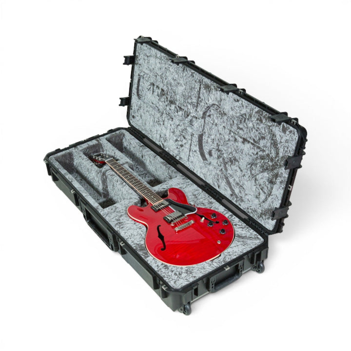 SKB SKB iSeries 4719-35 Waterproof 335 Type Guitar Flight Case (Black) - Instrument Cases