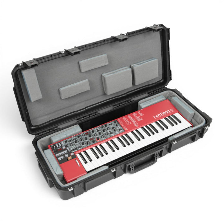SKB SKB iSeries 3614-6 49-note Keyboard Case (Black / Pre-Cut) - Keyboard & Synthesizer Stands
