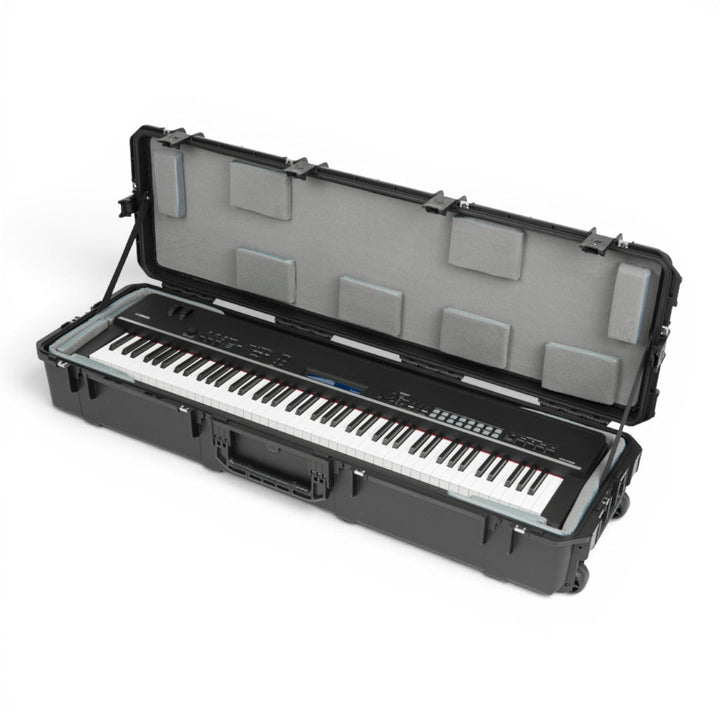 SKB SKB iSeries 5616-9 Narrow 88-note Keyboard Case (Black / Padded Liner) - Instrument Cases