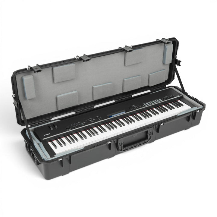 SKB SKB iSeries 5616-9 Narrow 88-note Keyboard Case (Black / Padded Liner) - Instrument Cases