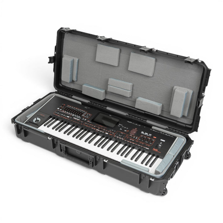 SKB SKB iSeries 4217-7 61-note Keyboard Case (Black / Padded Liner) - Keyboard & Synthesizer Stands