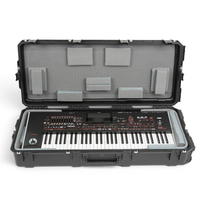 SKB SKB iSeries 4217-7 61-note Keyboard Case (Black / Padded Liner) - Keyboard & Synthesizer Stands