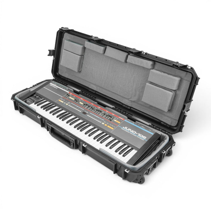 SKB SKB iSeries 4214-5 Narrow 61-note Keyboard Case (Black / Padded Liner) - Keyboard & Synthesizer Stands