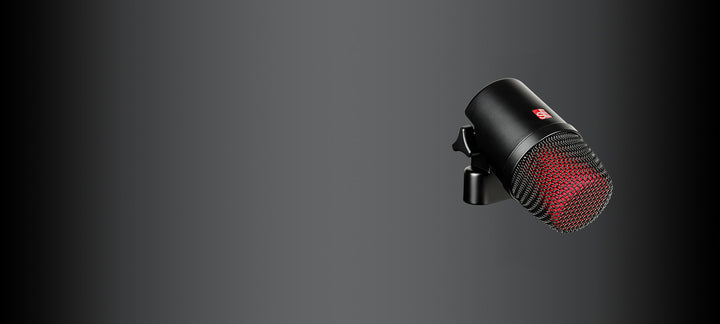 SE Electronics VKICK/BLK Kick Drum Microphone with Classic & Modern Voices Supercardioid - Black – three-quarter right view